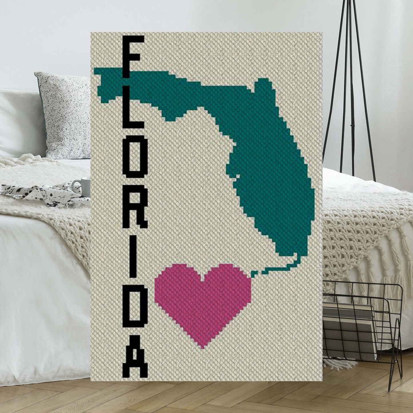 Pixel-art Florida silhouette with a heart and optional graph for Graphghan or cross-stitch